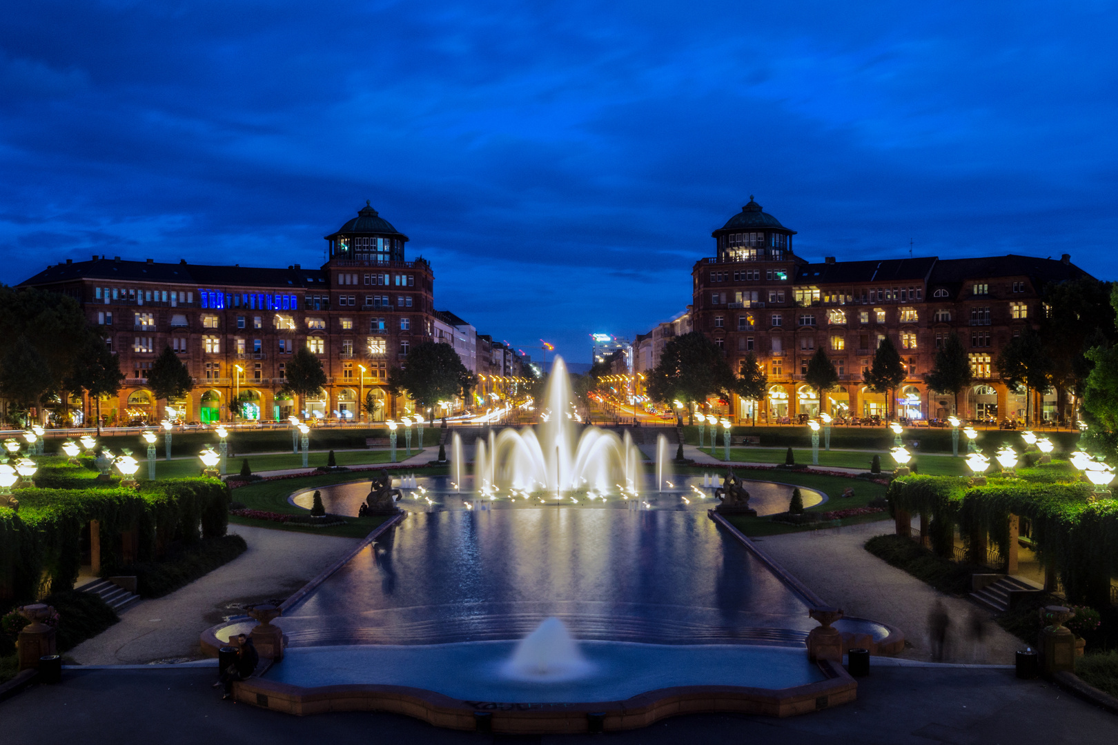 Springbrunnen bei Nacht