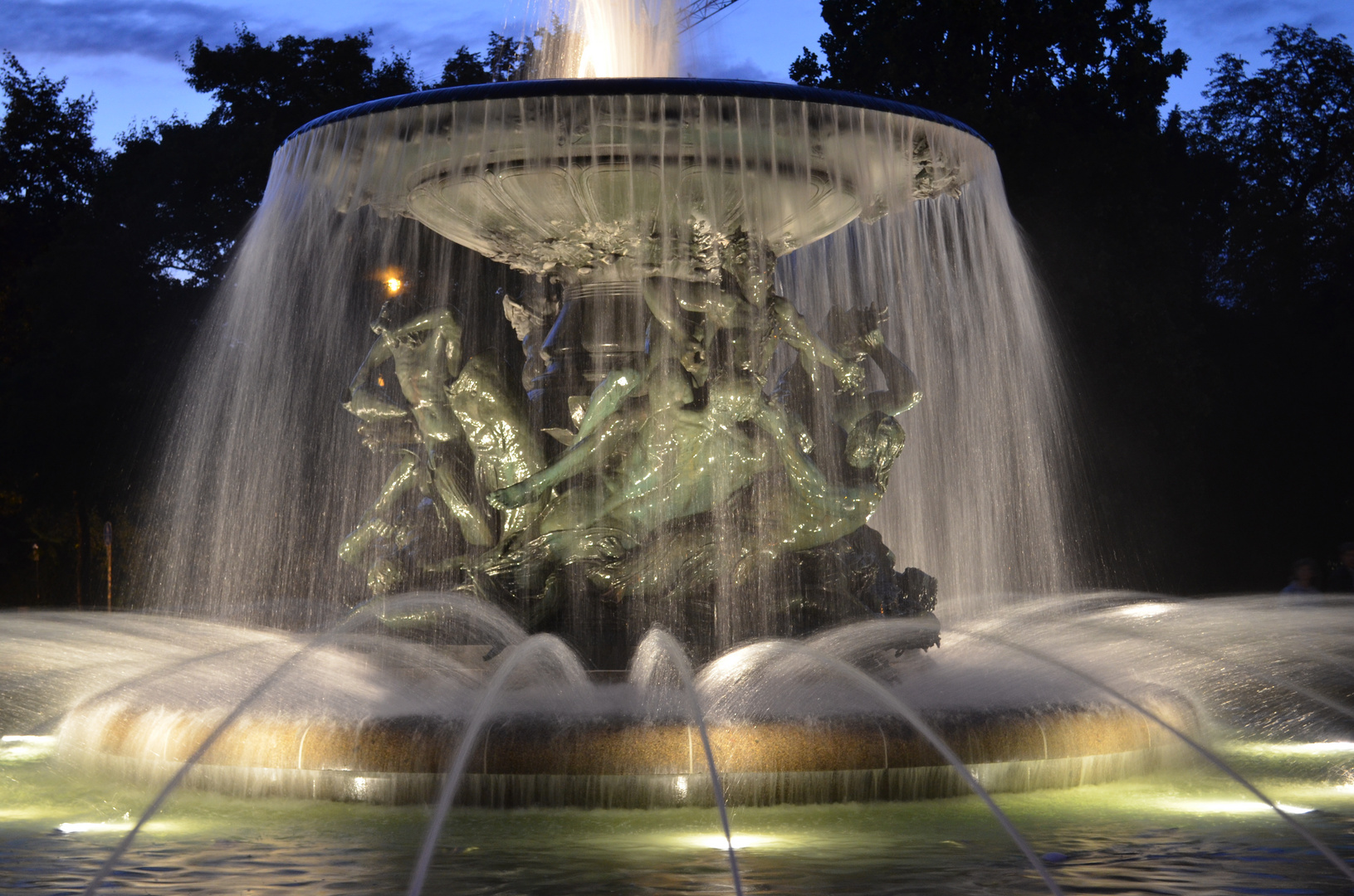 Springbrunnen bei Nacht