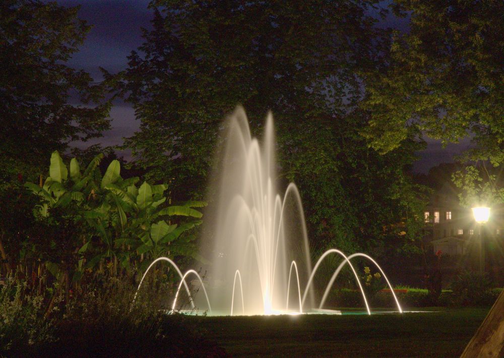 Springbrunnen bei Nacht