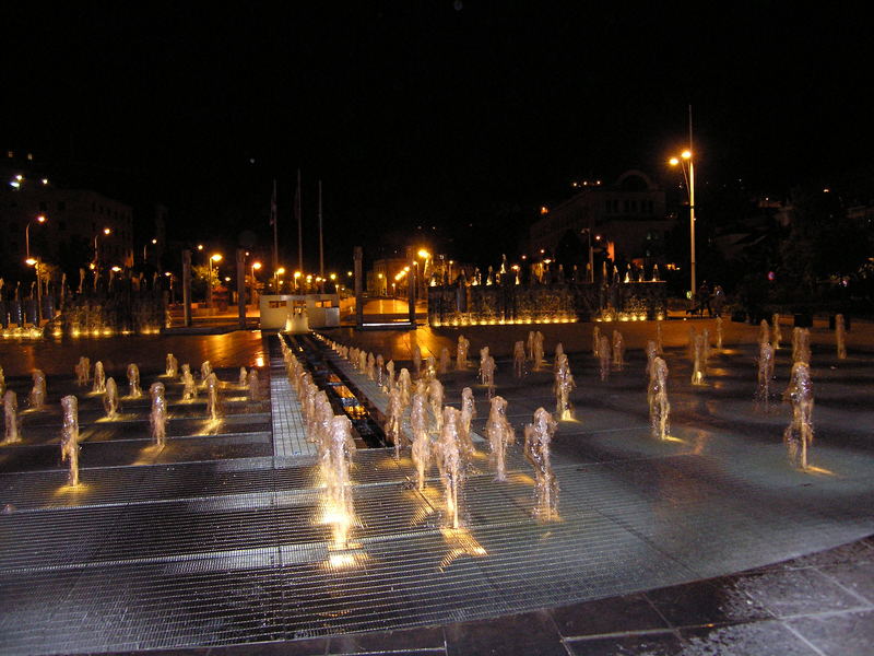 Springbrunnen bei Nacht