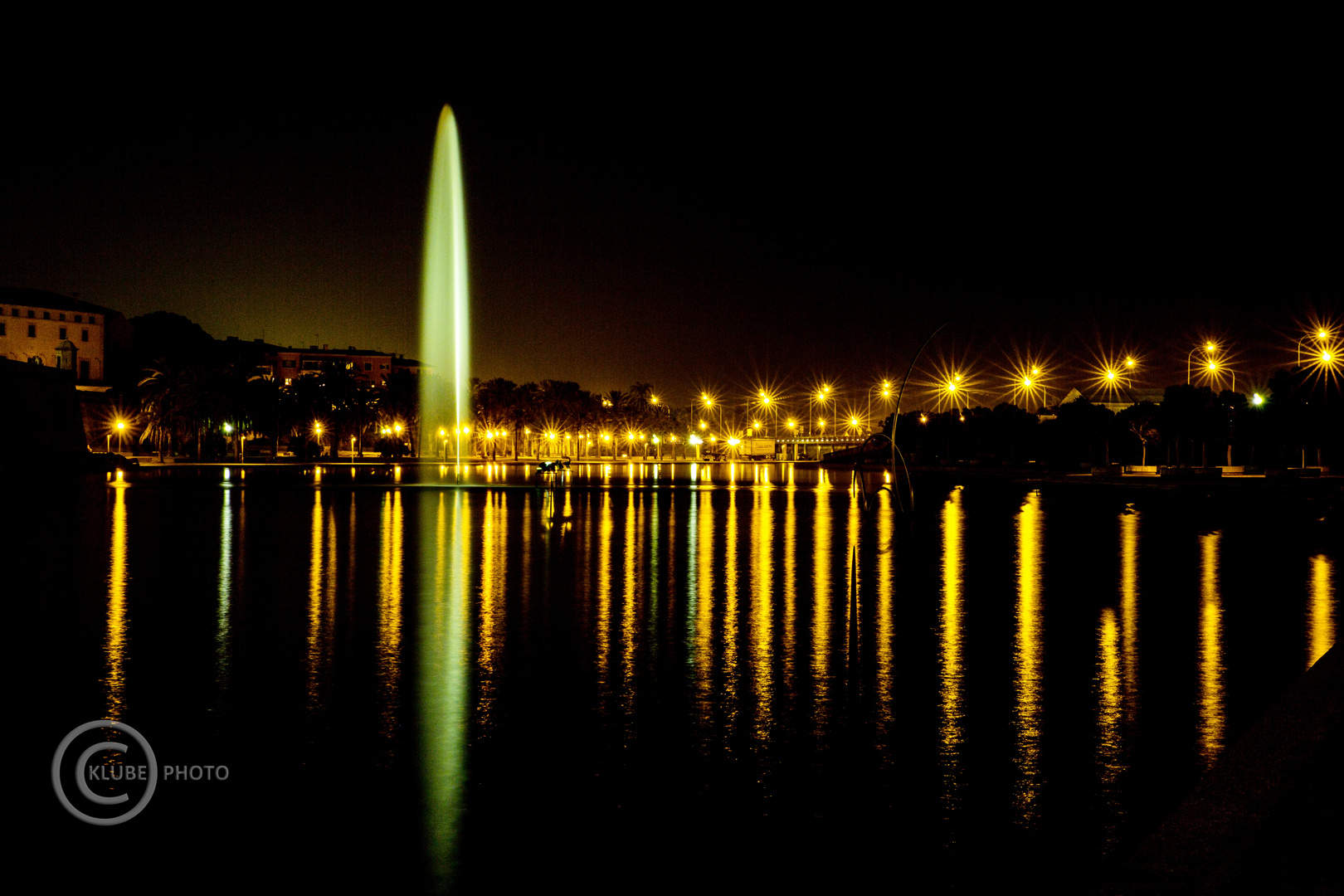 Springbrunnen bei Nacht