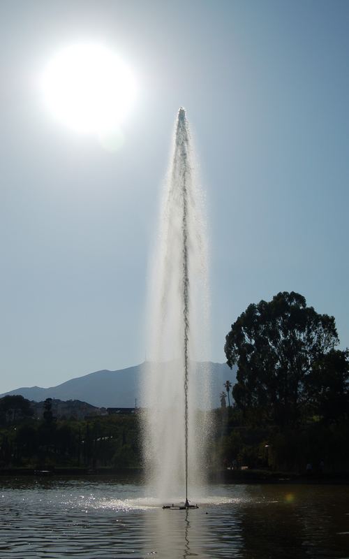 Springbrunnen im Gegenlicht [BF]