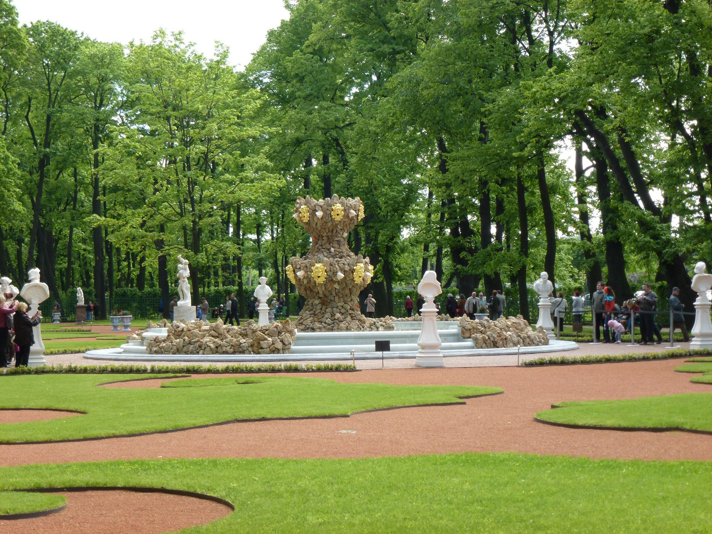 Springbrunnen im Sommergarten