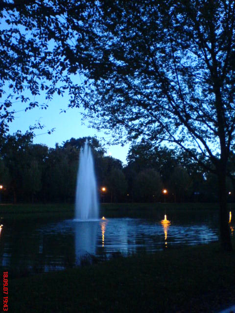 Springbrunnen in der Dämmerung