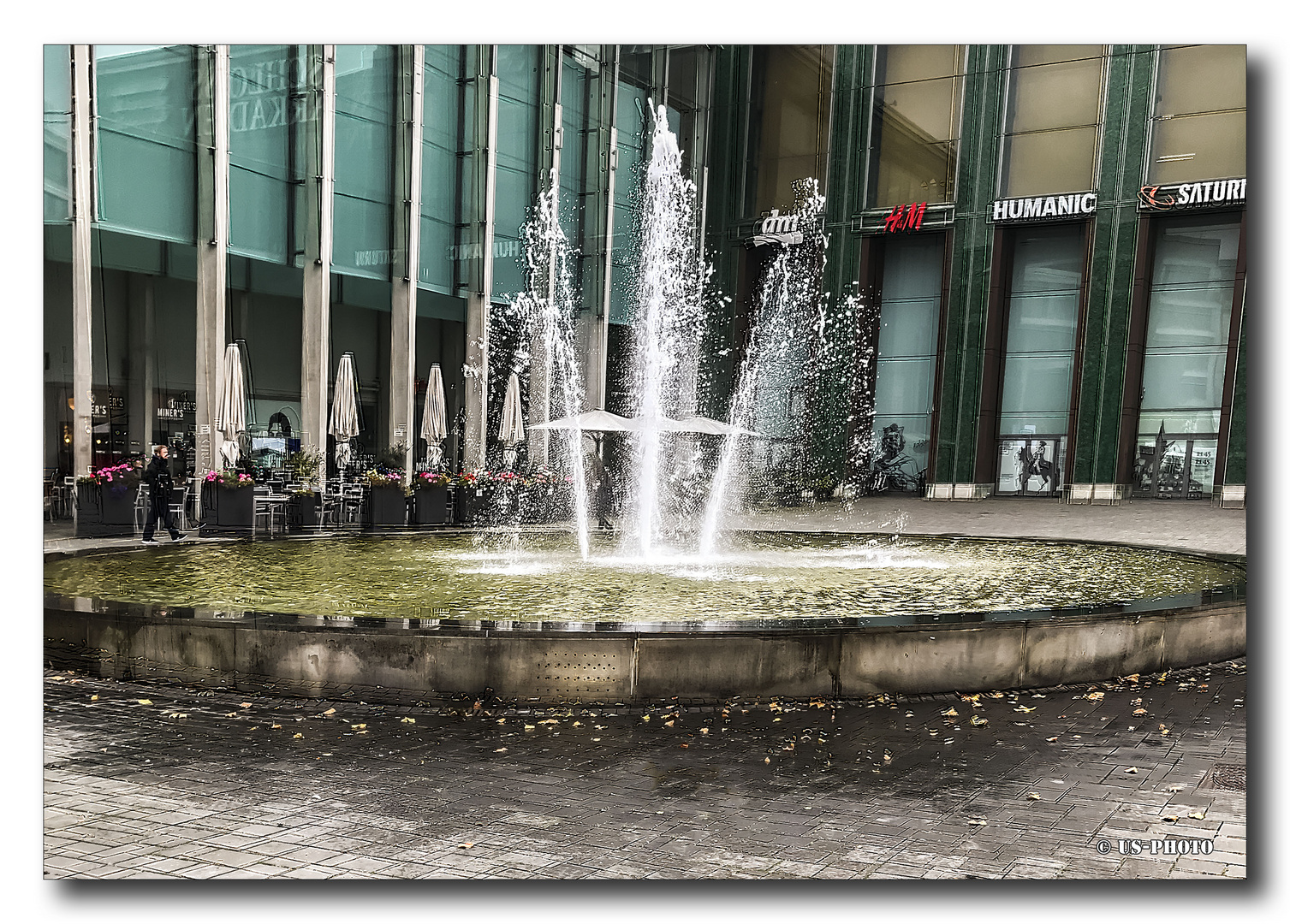 Springbrunnen vor den Schloßarkaden