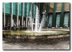 Springbrunnen vor den Schloßarkaden