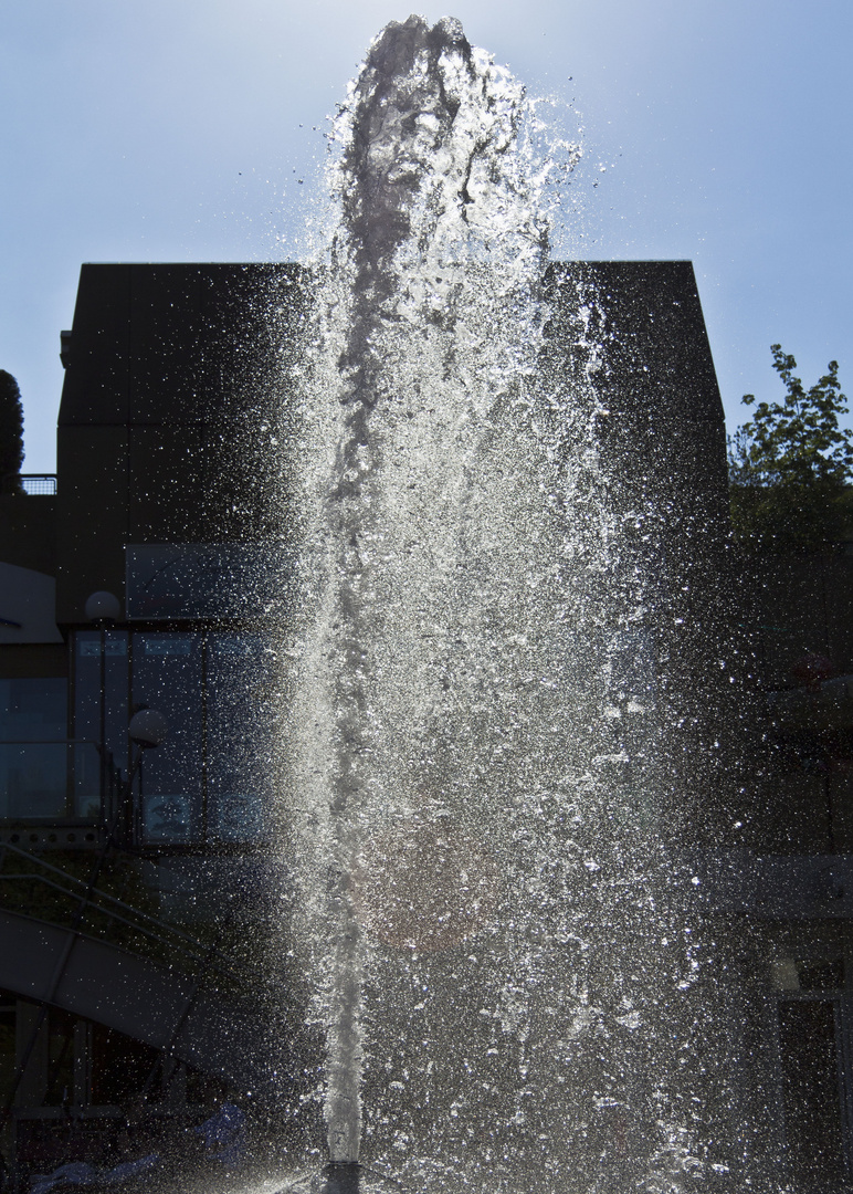 Springbrunnen vor der Bogenpasage