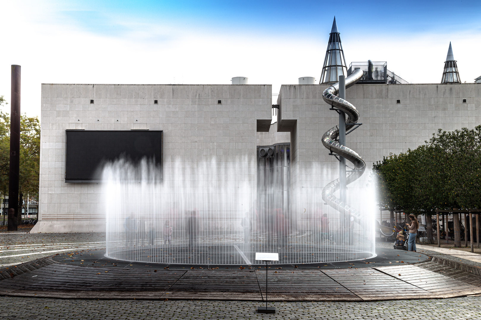 Springbrunnen vor der Bundeskunsthalle Foto & Bild architektur