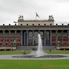 Springbrunnen vorm alten Museum