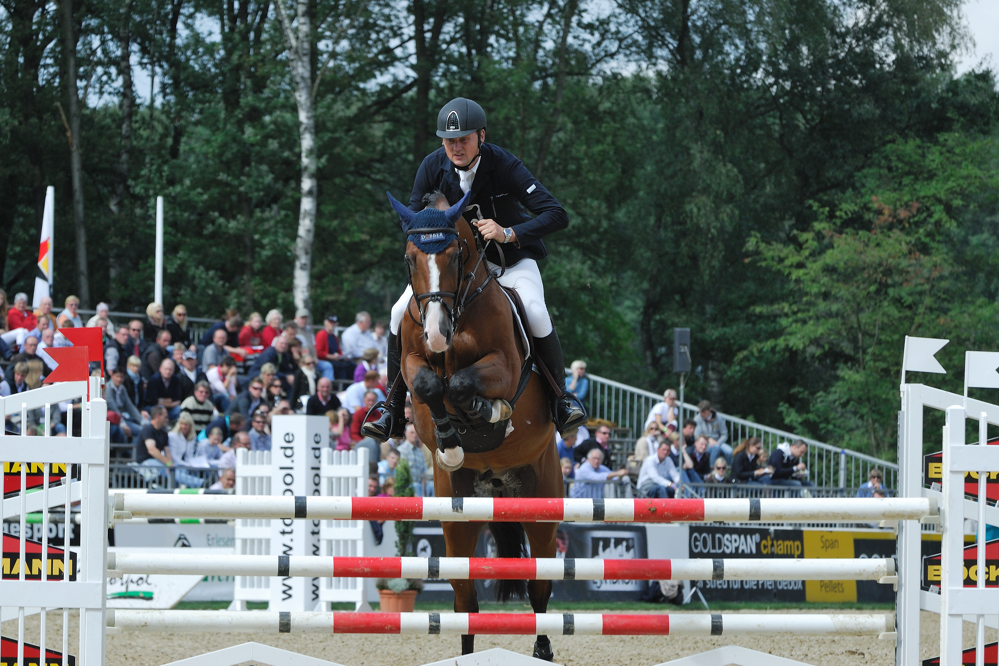 Springreiten - Bundeschampionate in Warendorf