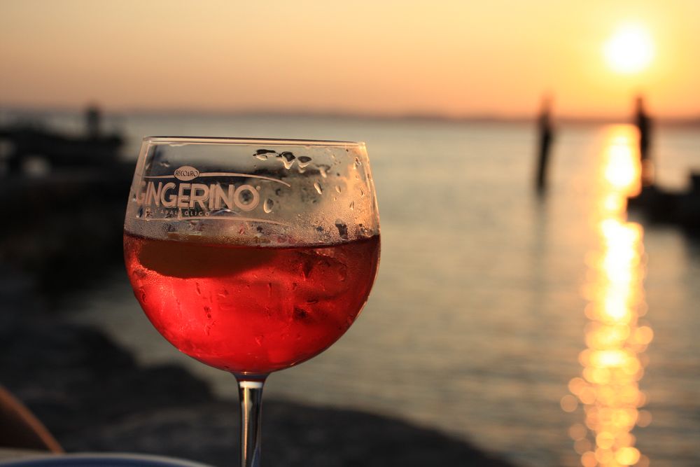 Spritz-Campari beim Sonnenuntergang in San Vigilio