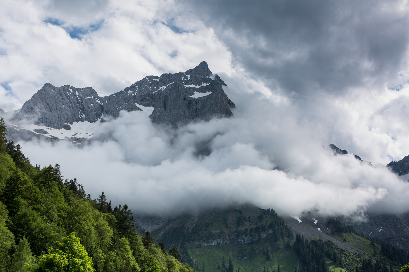 Spritzkarspitze in Wolken