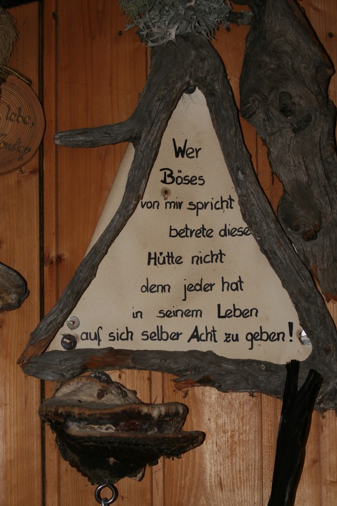 Spruch in der Almhütte