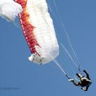 Sprung aus ca. 3000m endet mit einen Absturtz.. Zum Glück ist ein Notschirm Pflicht!