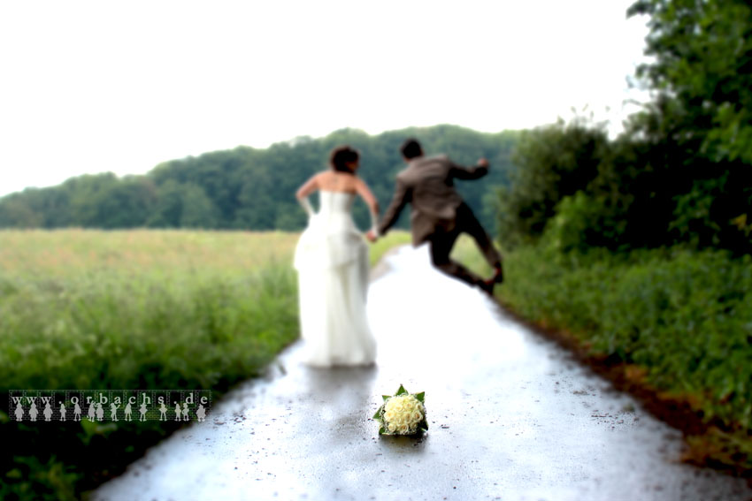 Sprung ins Glück Foto & Bild hochzeit, bilder, menschen Bilder auf