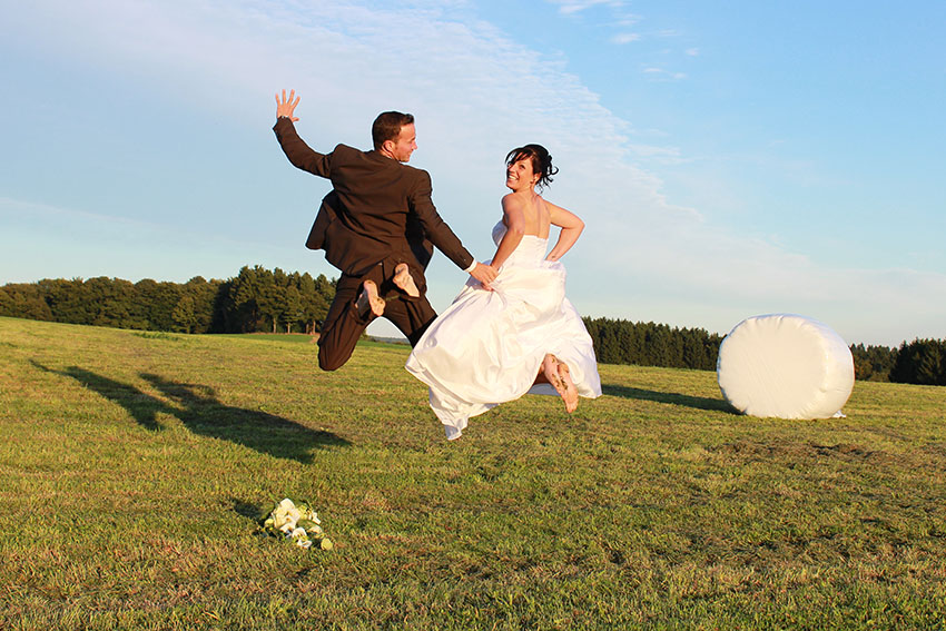 Sprung ins Glück Foto & Bild hochzeit, bilder, menschen Bilder auf