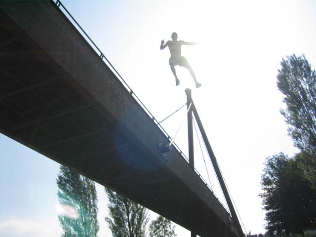 Sprung von der Brücke