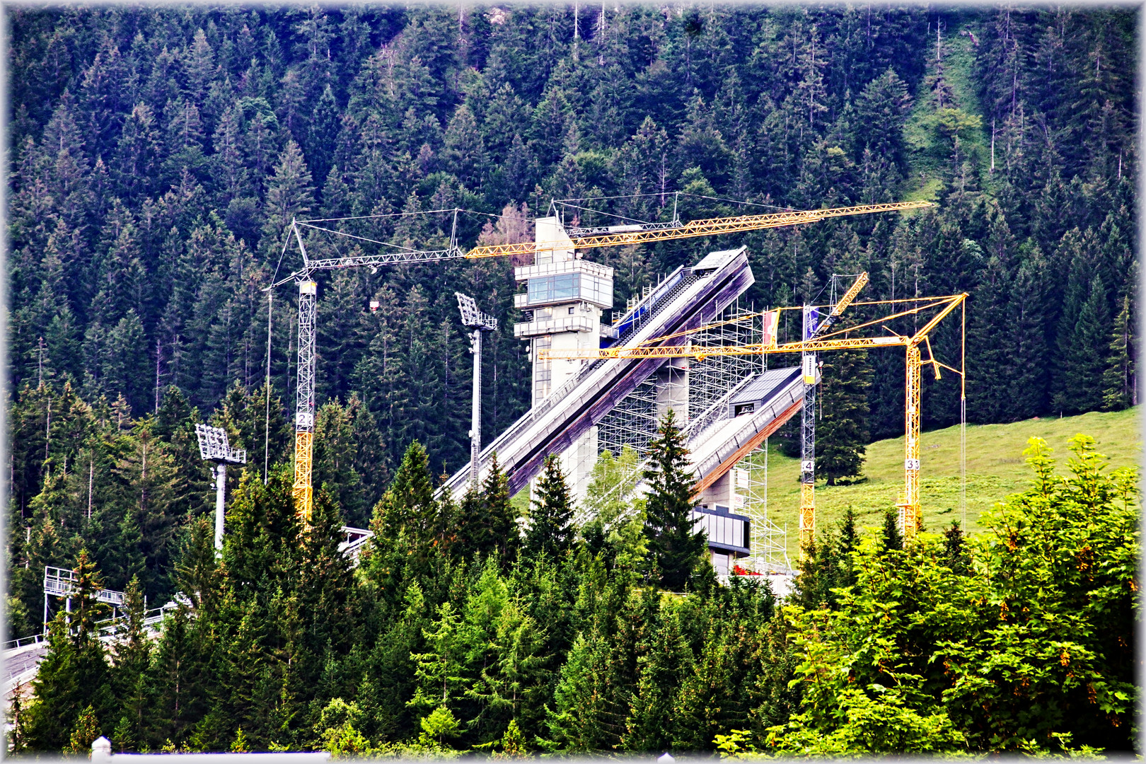 Sprungschanzen vs. Baukräne