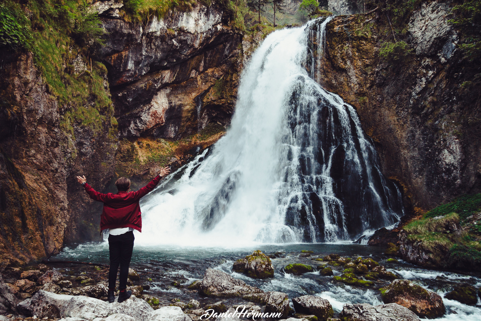 Spüre die Kraft eines Wasserfalls 