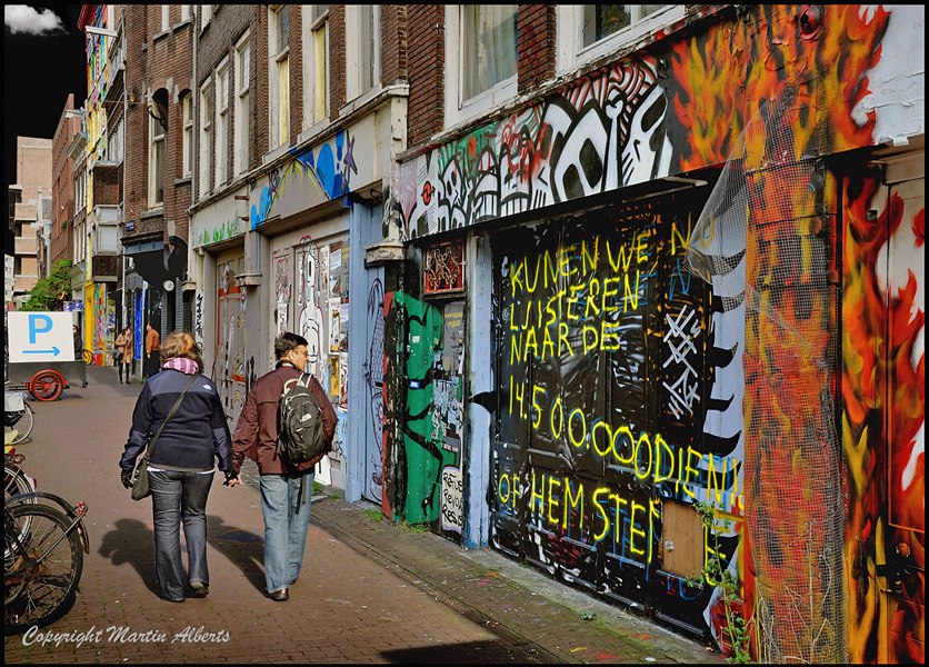 Spuistraat Amsterdam squats - Two tourists: What do they try to tell us darling ?