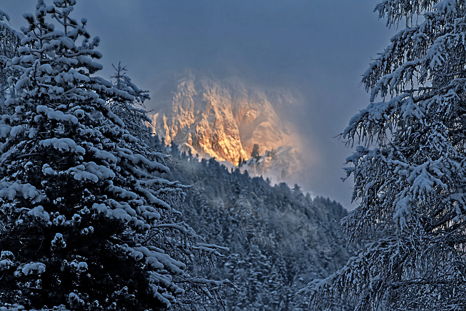 spunta il sole sulle Dolomiti