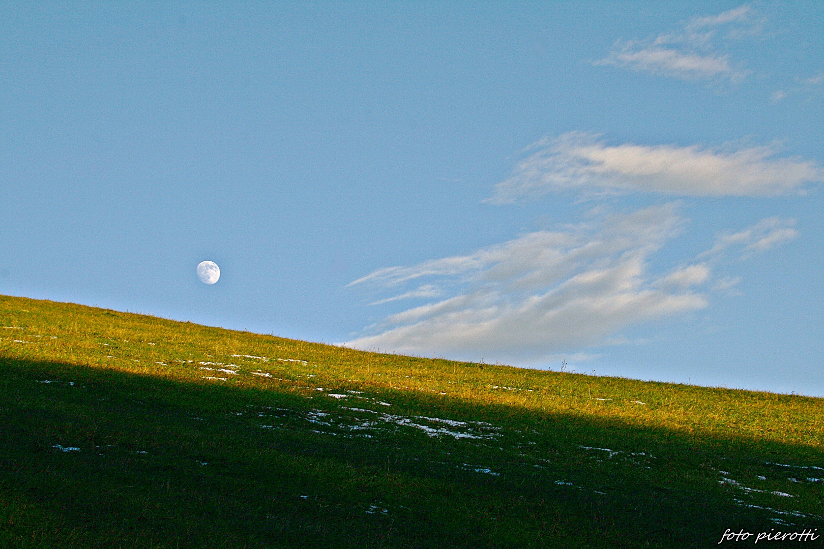 spunta la luna dal monte.