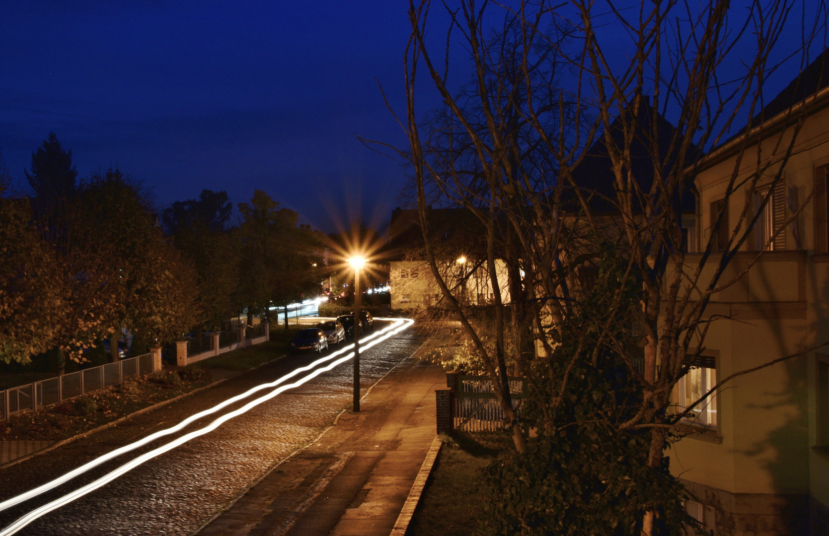 Spur der Scheinwerfer (meine erste Lichtspur)