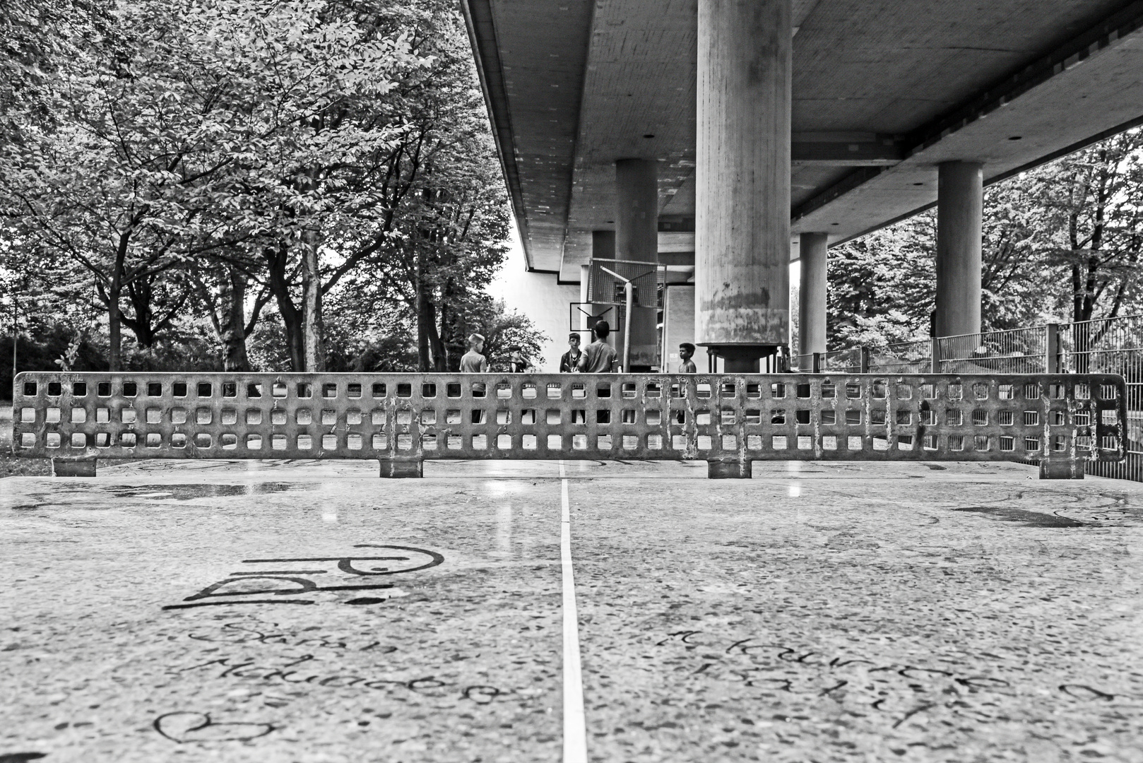 Spuren 13 - Tischtennis unter der Berliner Brücke