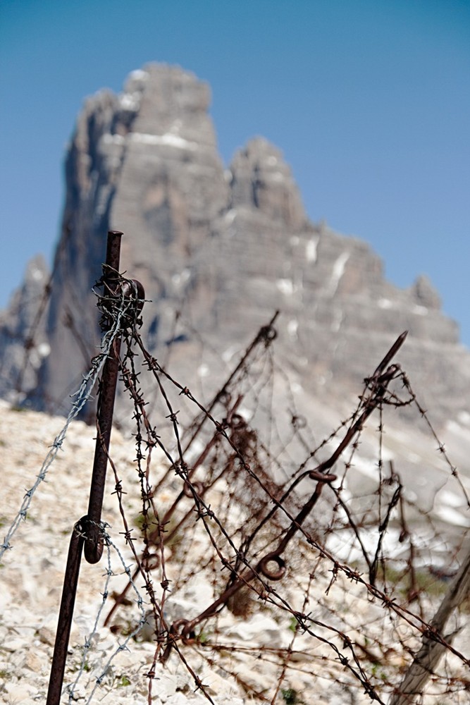 Spuren des 1. Weltkrieges - Dolomiten - Monte Piana und im Hintergrund die westliche Zinne