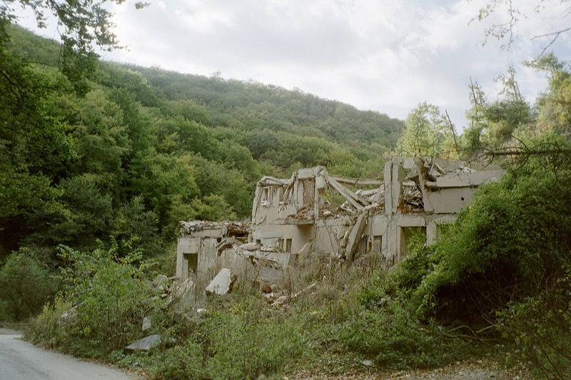 Spuren des Krieges in Kosova