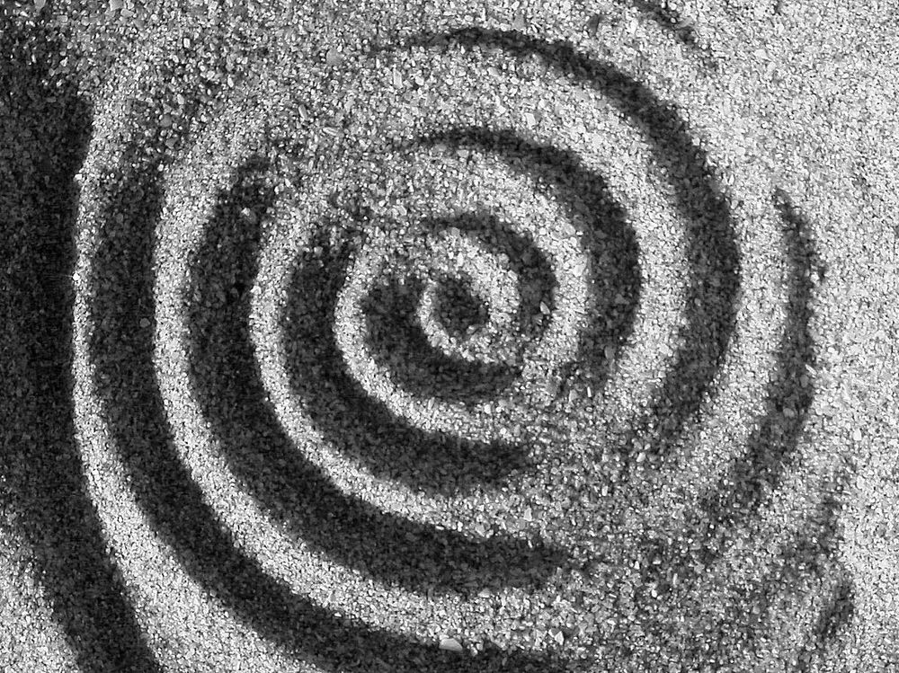 Spuren im Sand von Marianne Büchler 