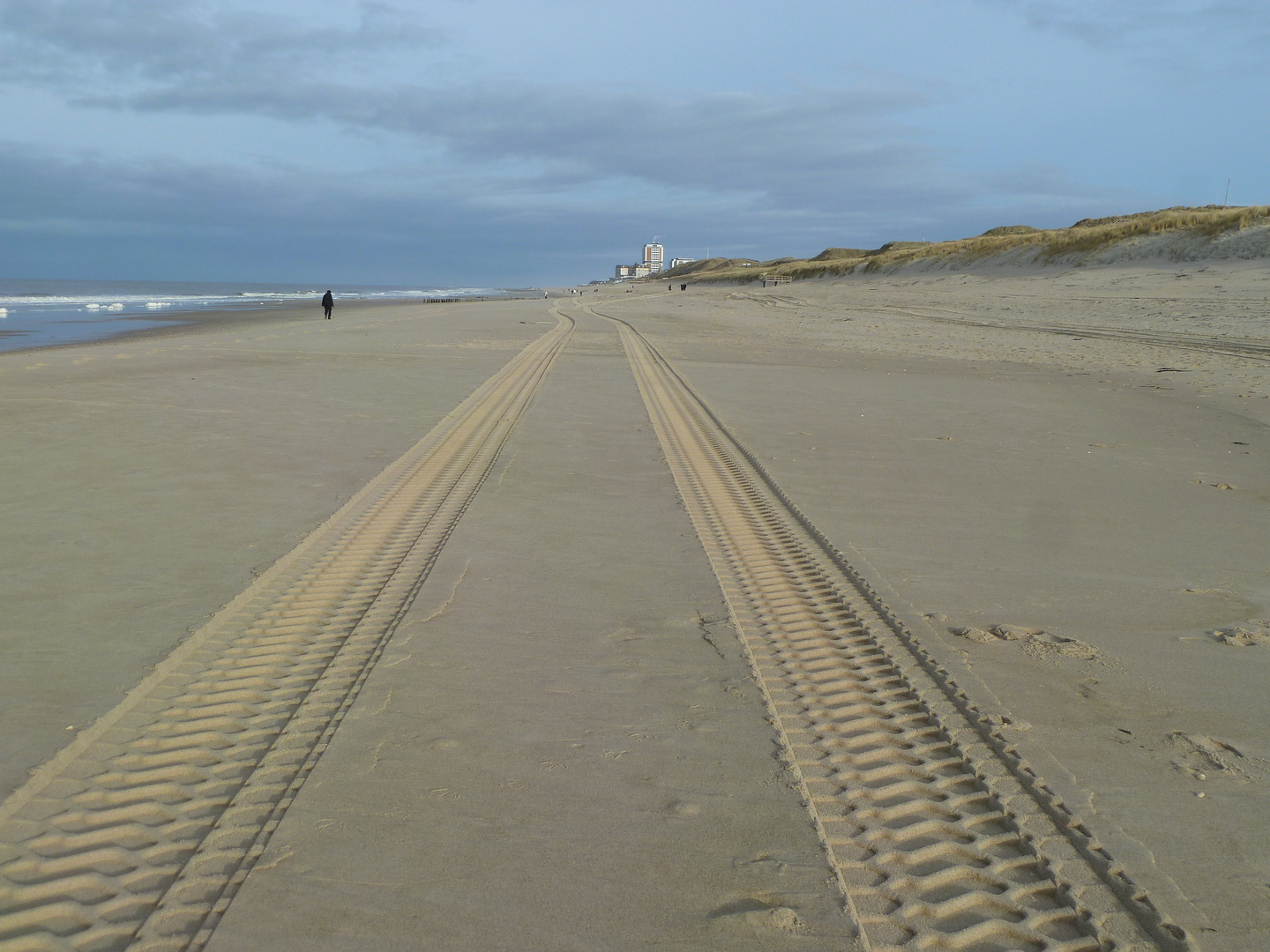 SPUREN IM SAND