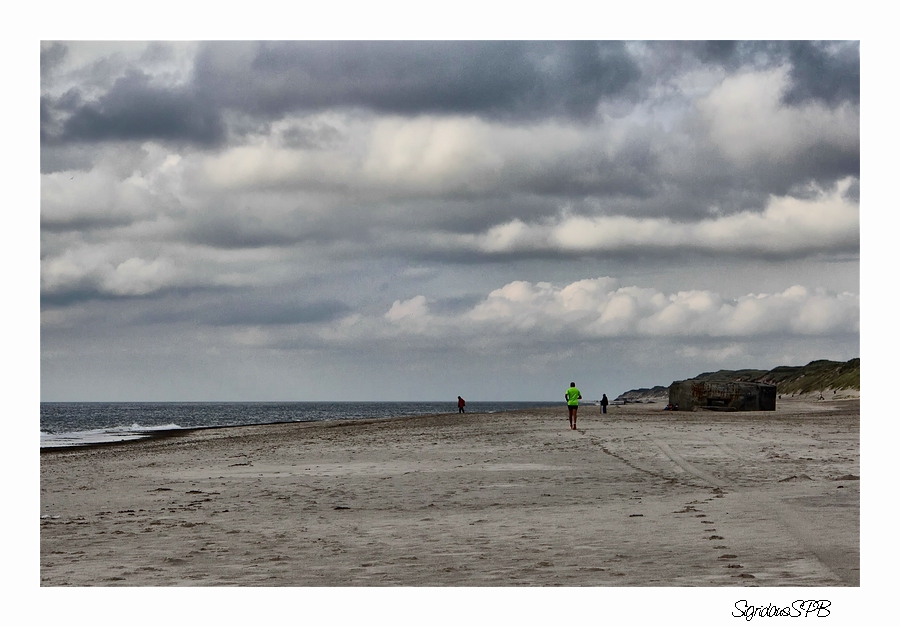 Spuren im Sand....Jogger am Strand