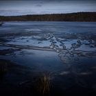 Spuren im tauenden Eissee