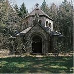Spurensuche - Das Mausoleum im Wald 