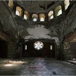 Spurensuche - Das Mausoleum im Wald