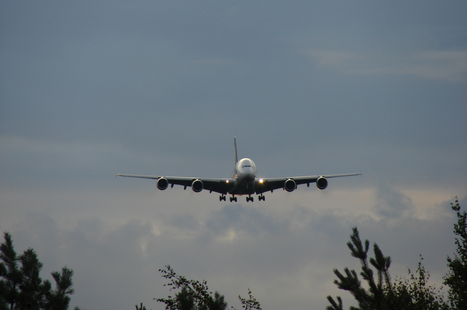 SQ26 - A380 - AUG 2014 - Landeanflug in FFM - mit Seitenwind