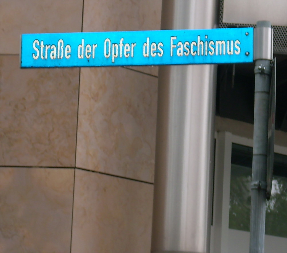 Srassenschild in Suhl