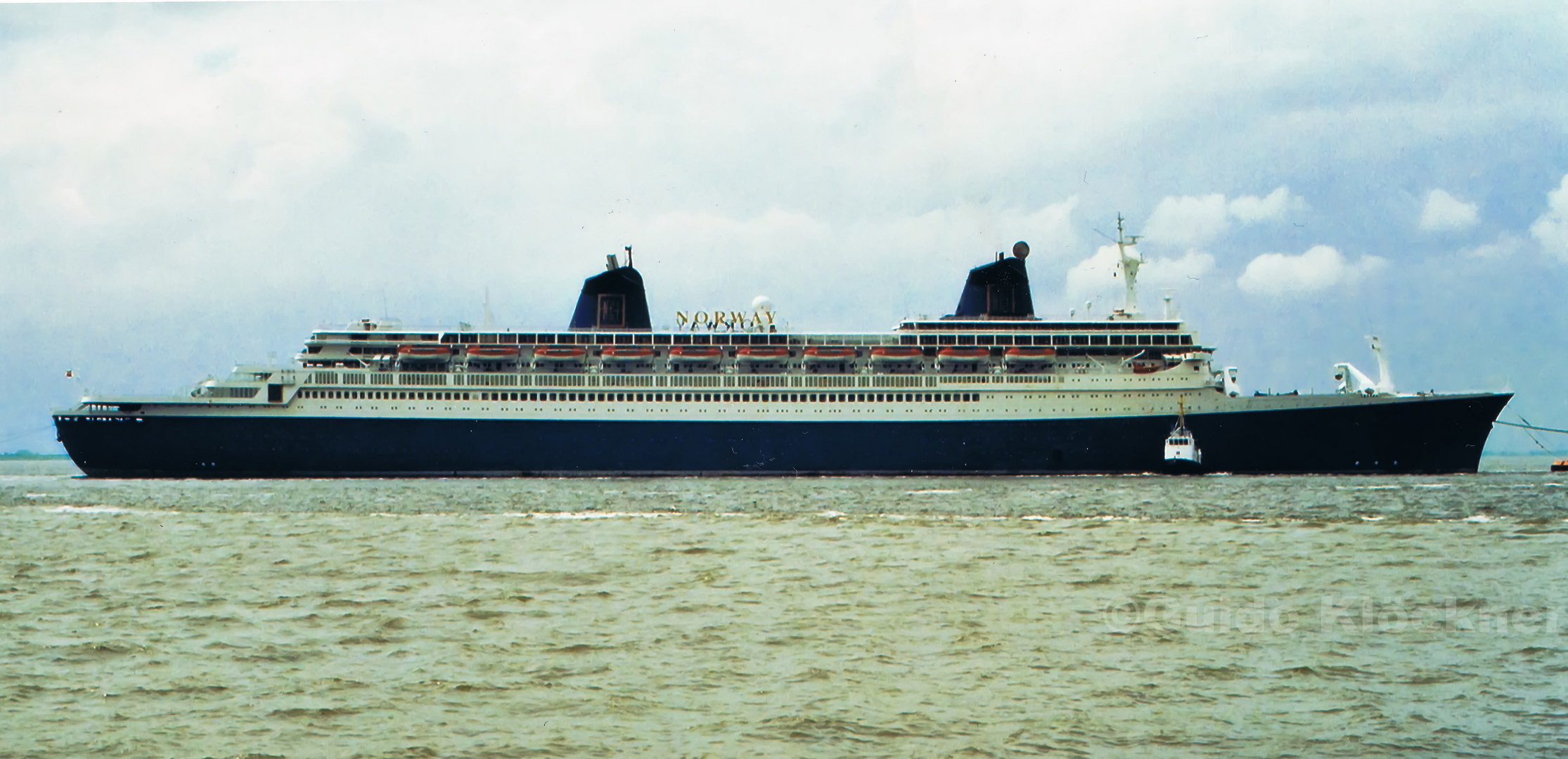 SS Norway auf dem Weg nach Alang! Bremerhaven 23. Mai 2005