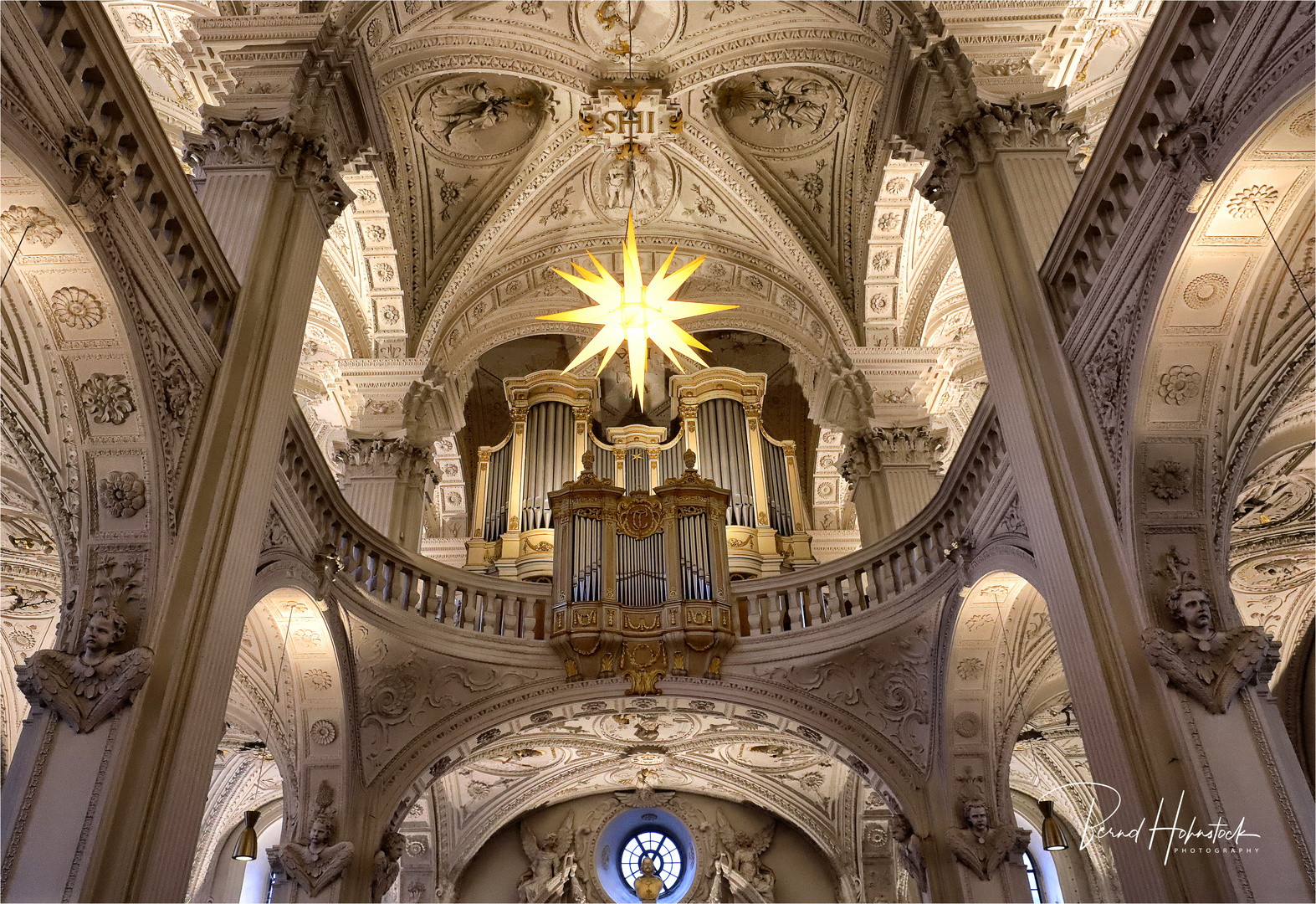 St. Andreas zur Weihnachtszeit in der Altstadt ....