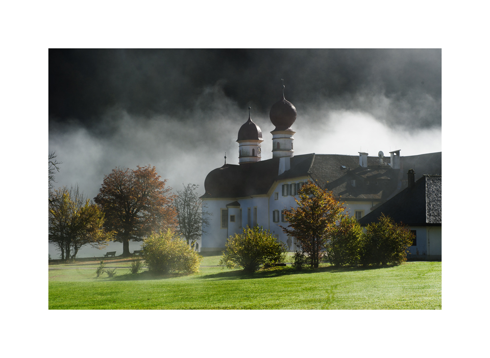 St. Bartholomä im Nebel