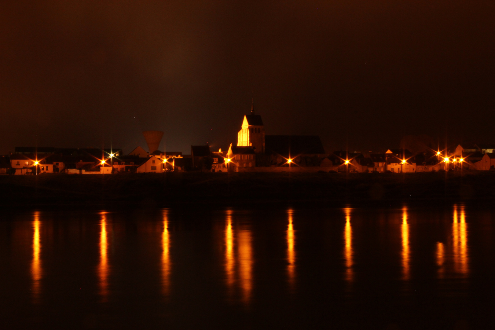 St Denis de l'Hotel au bord de la Loire - nuit