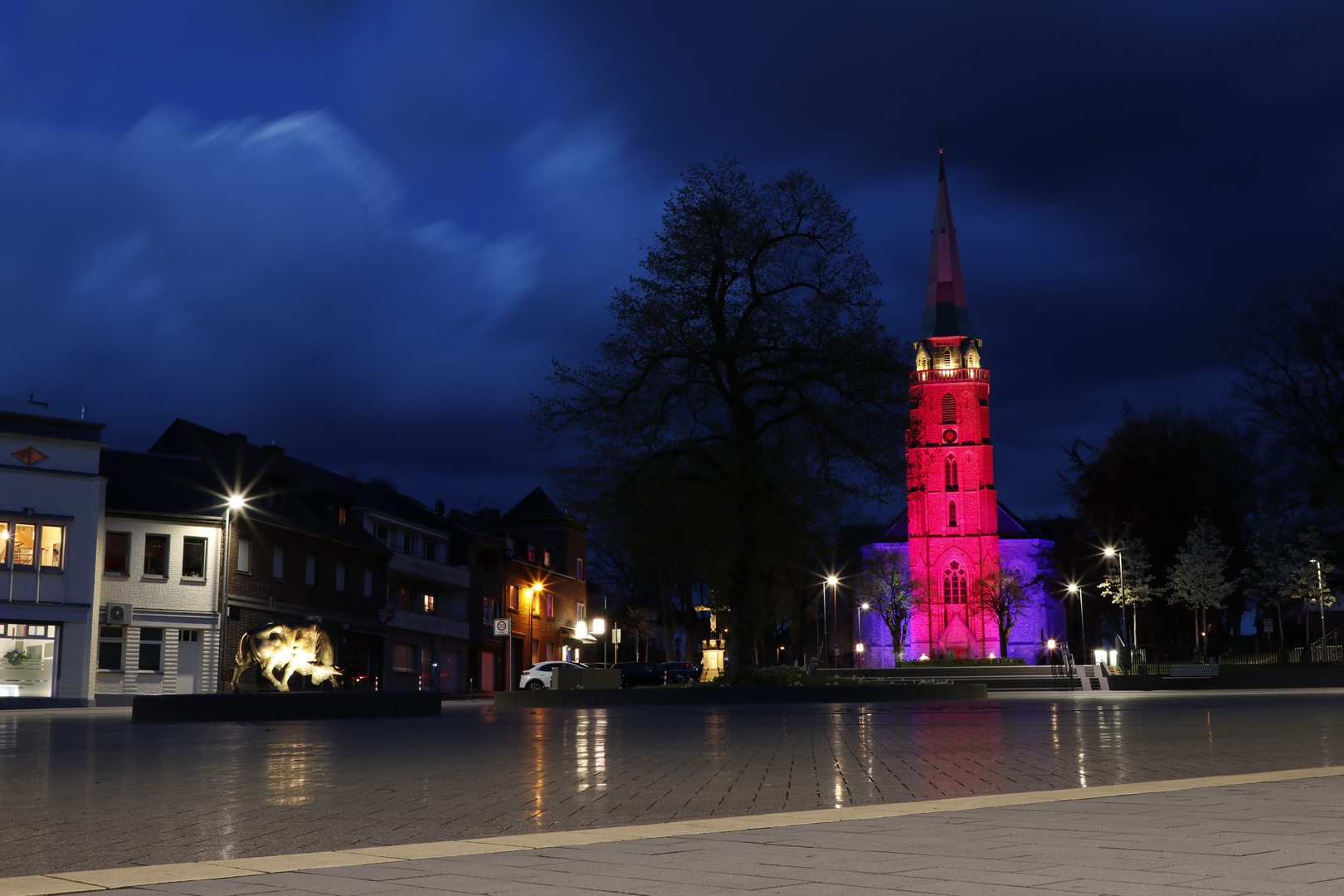 St. Donatus und Marktplatz in Aachen-Brand