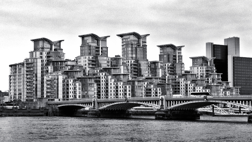 St. George's Wharf, Vauxhall Bridge