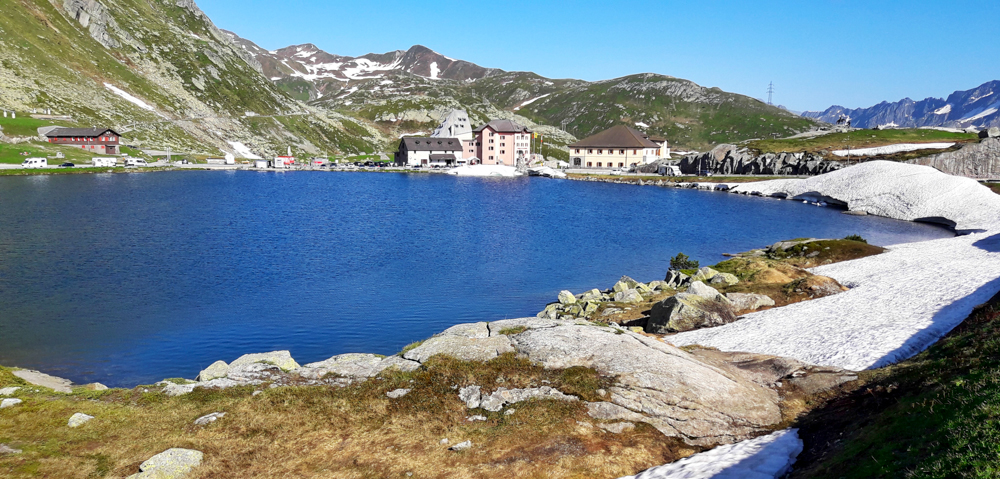 St. Gotthard-Pass bei schönem Wetter