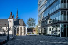 St. Heribert Köln mit Spiegelbild