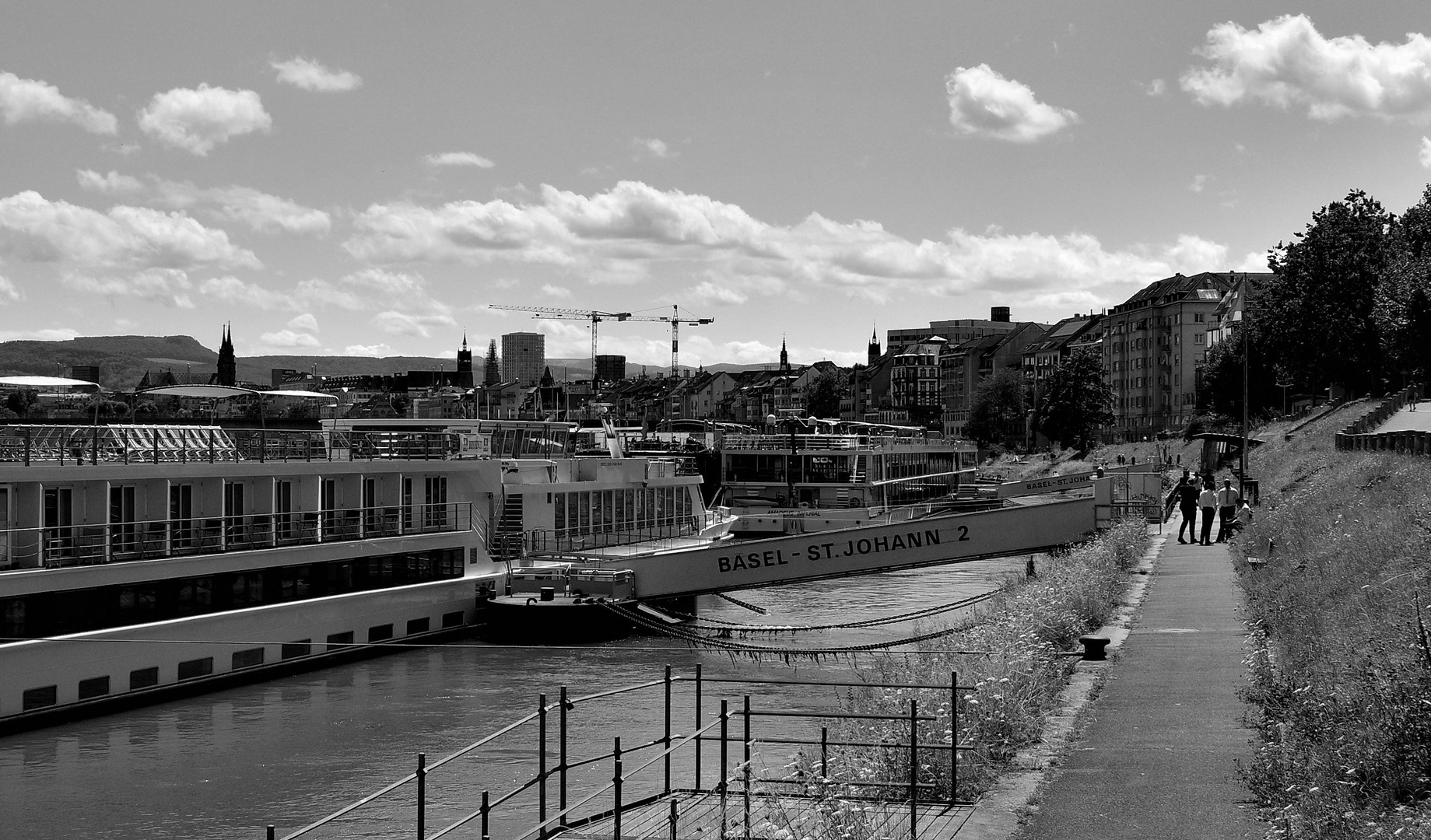 St. Johann 2 Foto & Bild bw, city, people Bilder auf