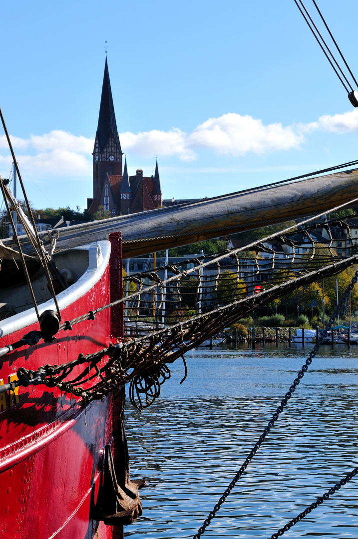 St. Jürgen Kirche vom Hafen aus