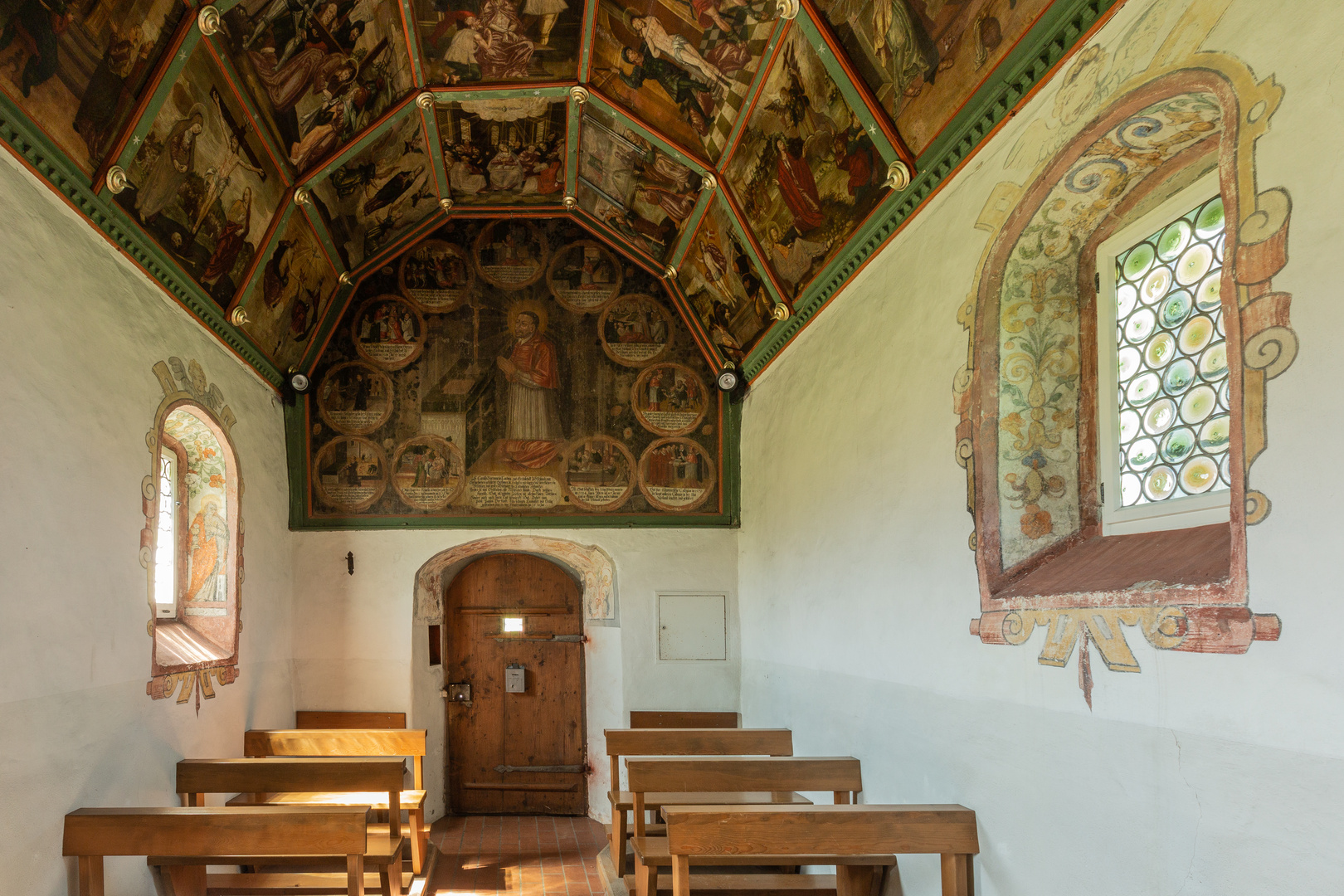 St. Karl Borromäus-Kapelle: Blick gegen ein Eingang