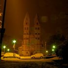 St. Kastor Basilika im nächtlichen Schneetreiben